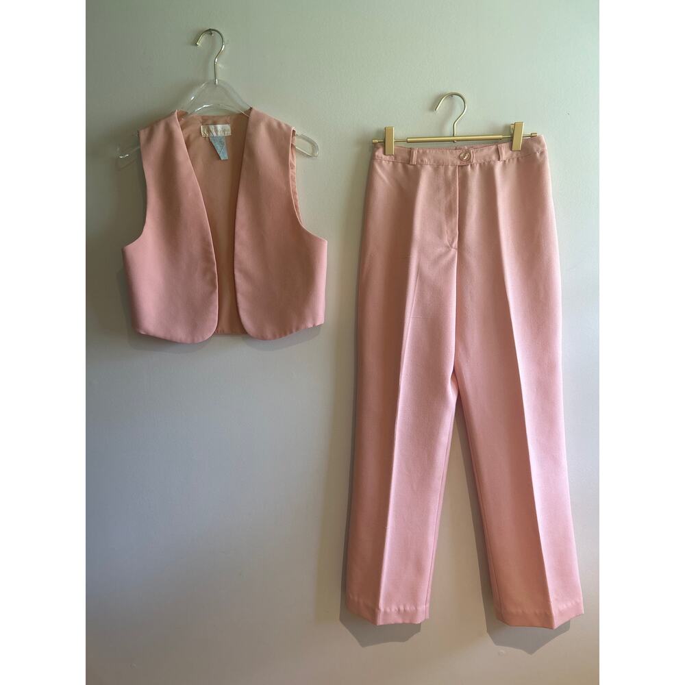 Vintage peach two-piece polyester pants suit size 7/8
70s disco era